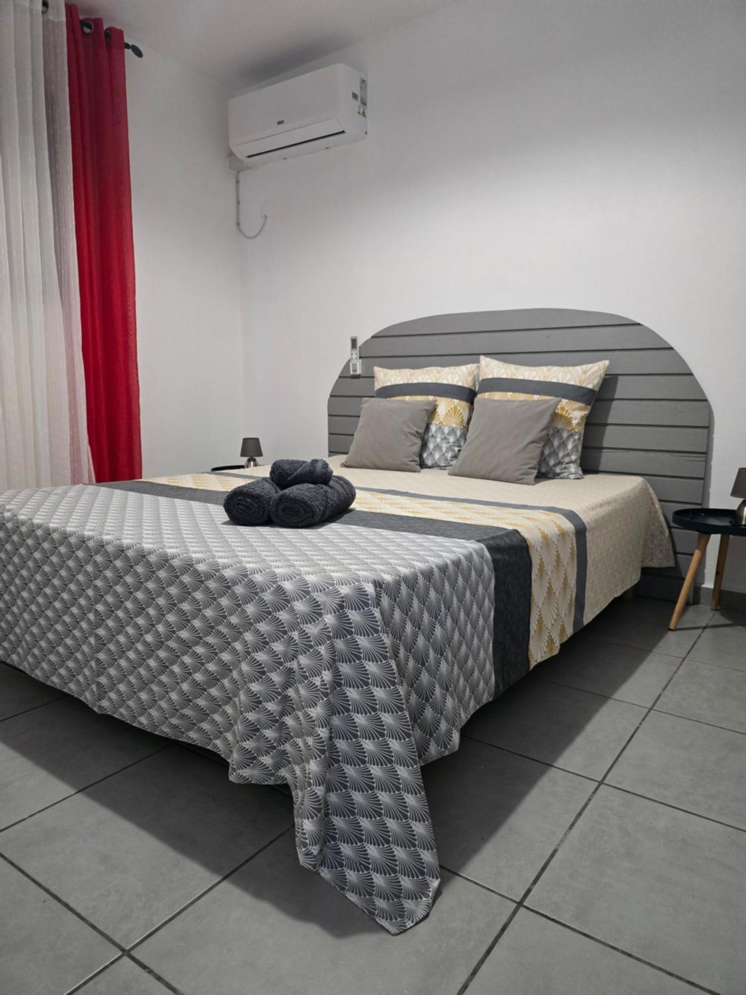Maison Laurencia - Appartement De L'Etage Sainte-Anne  Εξωτερικό φωτογραφία