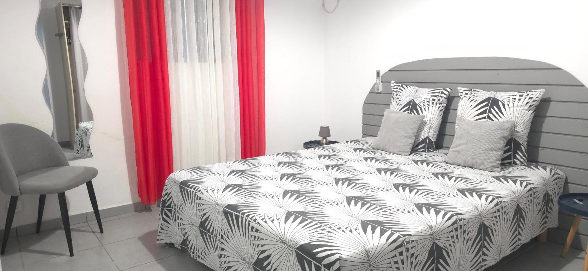 Maison Laurencia - Appartement De L'Etage Sainte-Anne  Εξωτερικό φωτογραφία